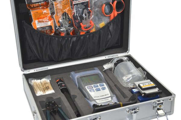 VALISE OUTIAILLAGE FIBRE OPTIQUE (PINCE - PINCE COUPANTE - PINCE DENUDEUR - BOUTEILLE D'ALCOOL - COUPERET DE FIBRE - WATTMETRE OPTIQUE ET TESTEUR - …) GRIS - ENET